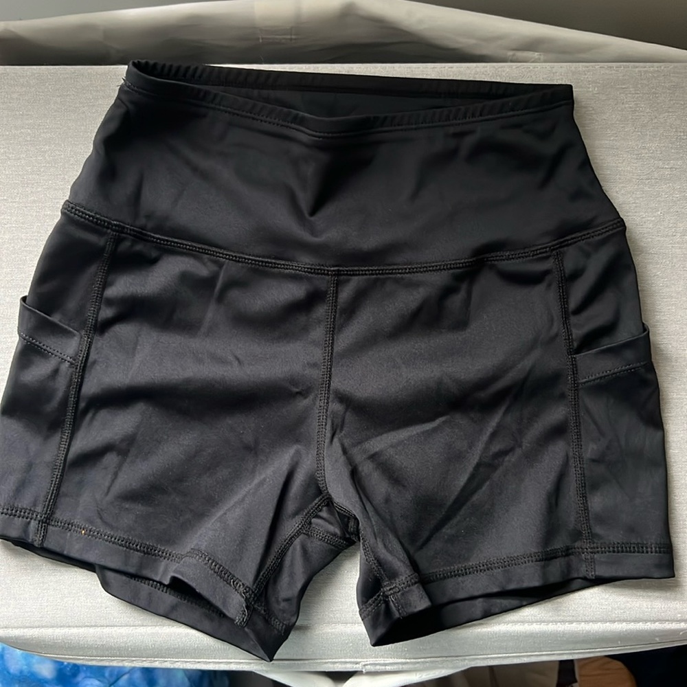 XS black biker shorts with pockets